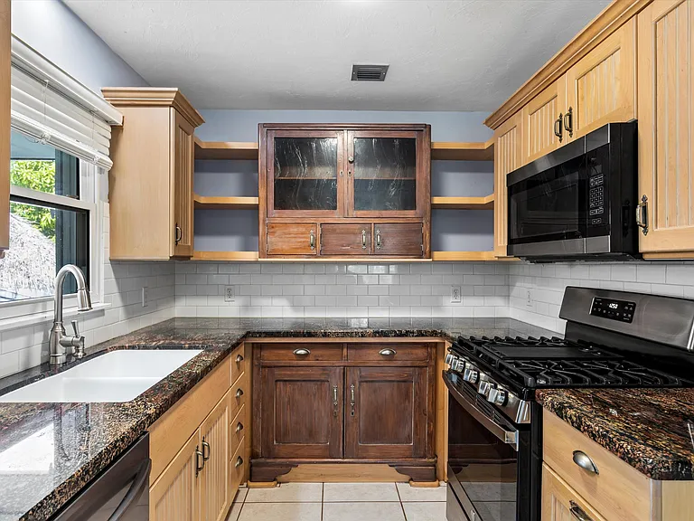 1634 Lantana Ln — Photo 10