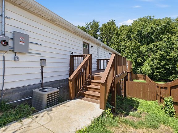 3rd image of 8121 Bonnafair Dr
