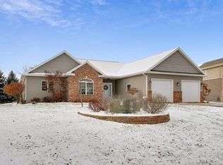426 Fair Oaks Dr, Williams Bay, WI