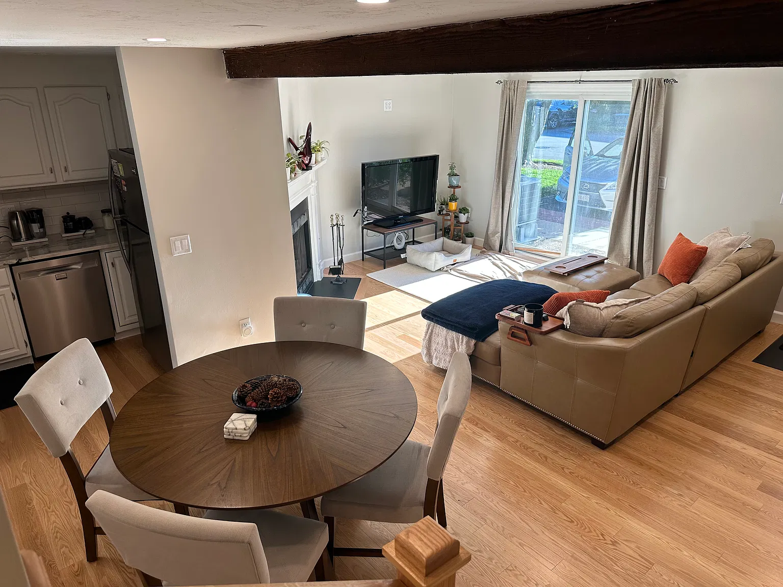 1 bed, 1.5 bath, 1200 sqft, $2,500 — Photo 3