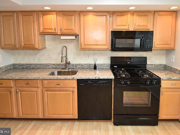 5th image of 4784 S Park Ct