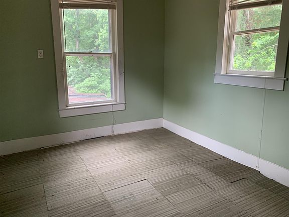 5th image of 2912 S Hoyt Ave