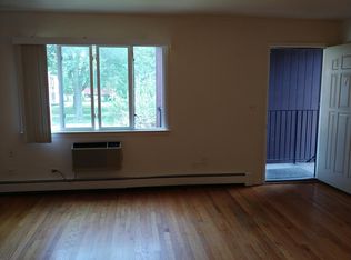 201 Sandbloom Rd APT 2, Algonquin, IL 60102