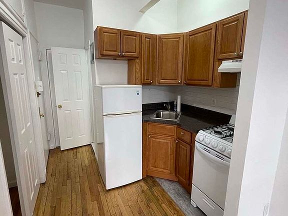 4th image of 319 W 22nd St #3B