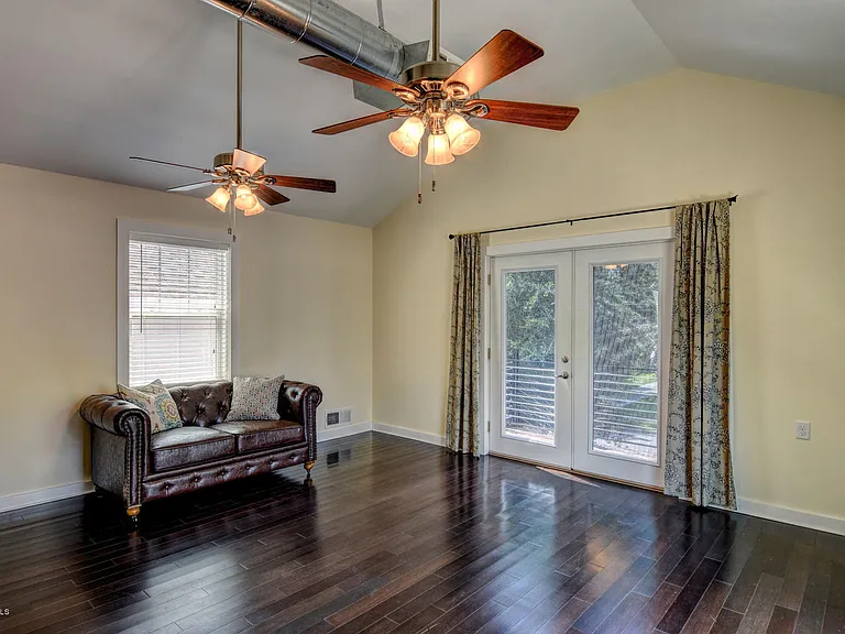 2107 Metts Ave — Photo 14