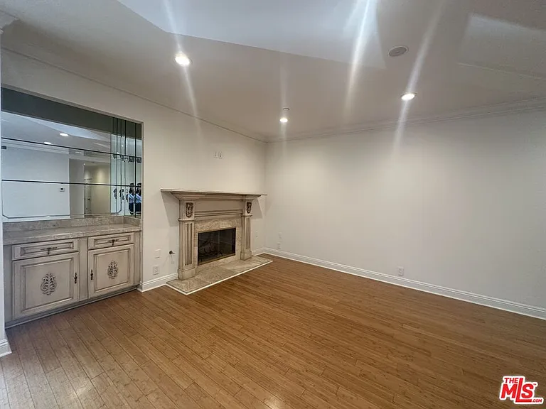 324 N Palm Dr #206 — Photo 48