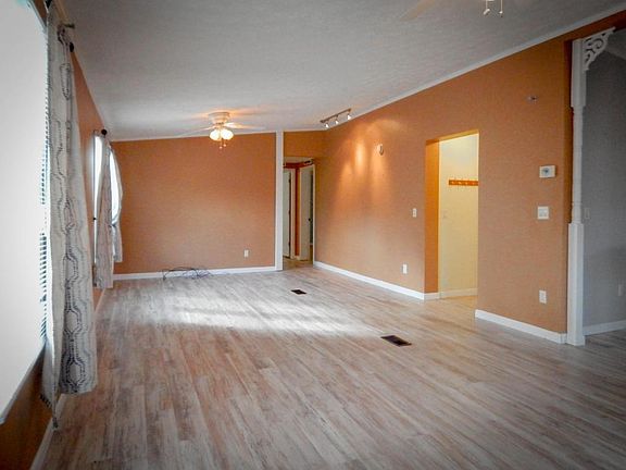 3rd image of 730 Oliver Dr