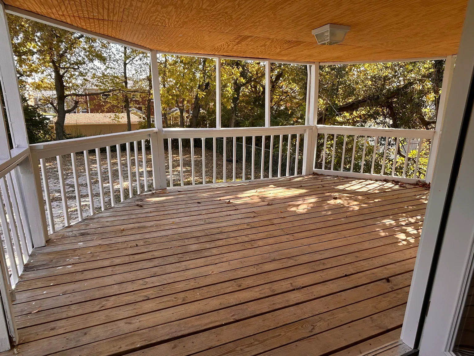 5 bed, 2300 sqft, $2,000 — Photo 2