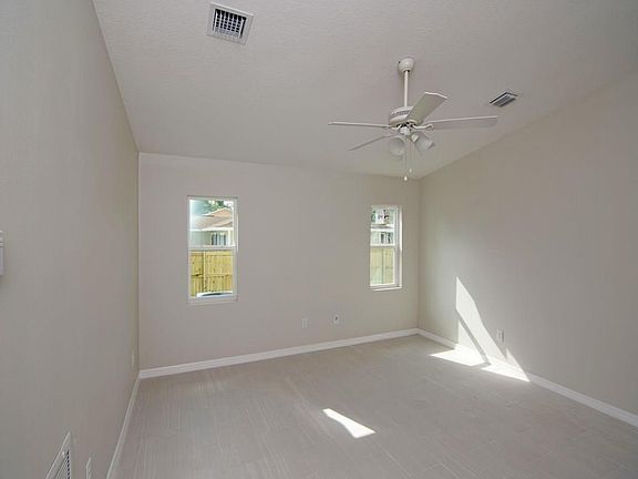 3rd image of 1035 40th Ave
