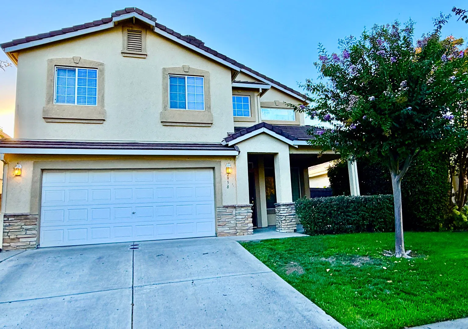 New Renovated And Painted, 4 Bed, 2.5 Bath Close To School And Park — Photo 1