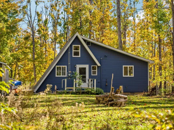 3432 Coolwater Ave, Johannesburg, MI 49751