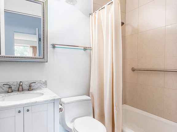 5th image of 205 E 68th St #3F