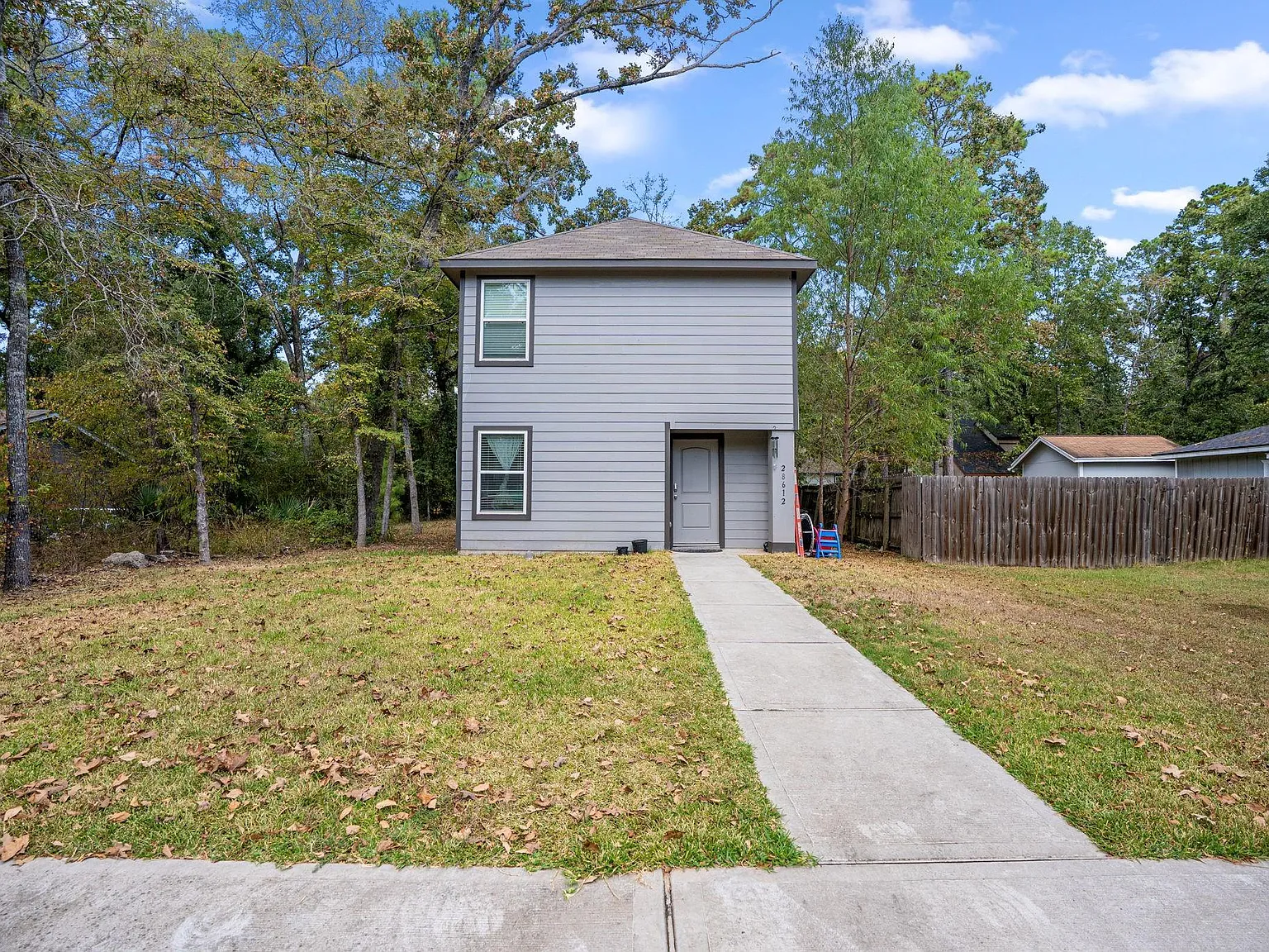 2 bed, 1.5 bath, 932 sqft, $1,300 — Photo 2