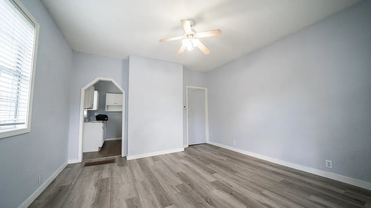2 bed, 784 sqft, $1,300 — Photo 2