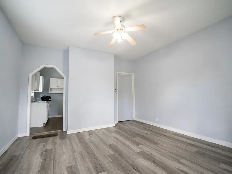 411 S Yale Ave — Photo 2