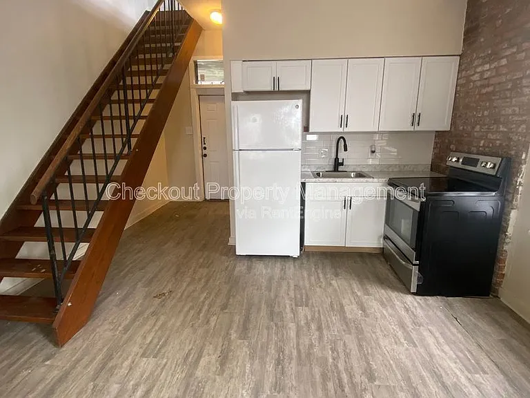 2301 S 11th St — Photo 2