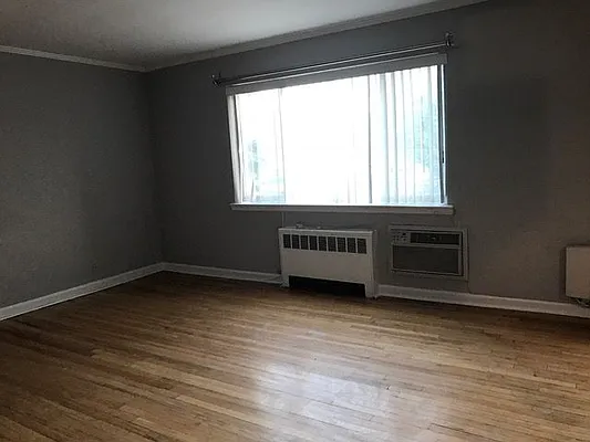 Rented by Zikos Realty Services | media 20