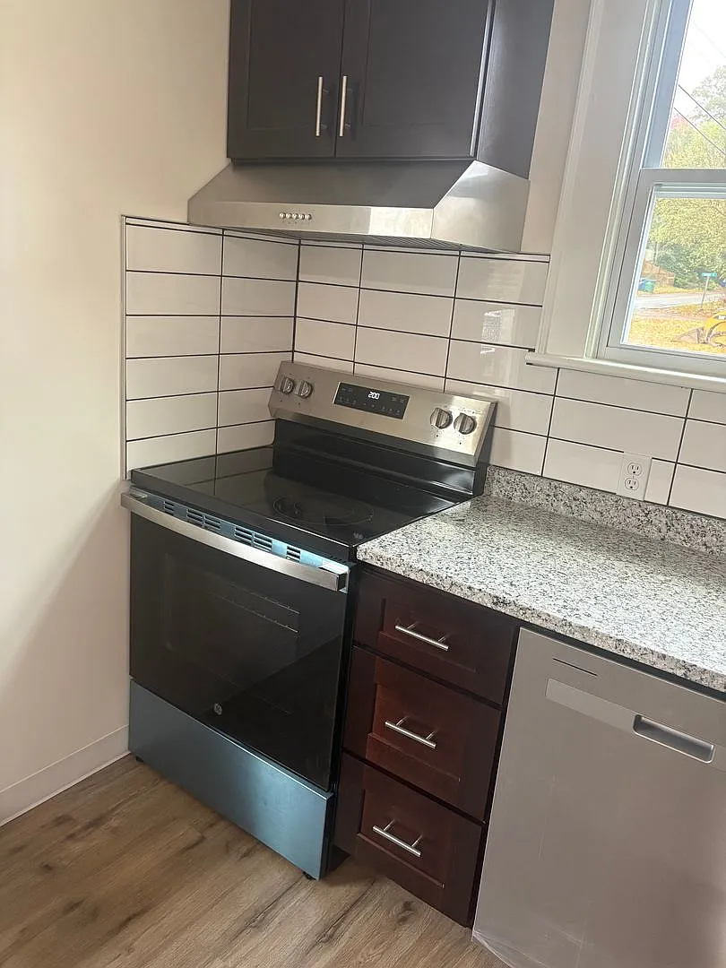 Remodeled 3-bedroom, 2-bath home in Swannanoa. Located between Asheville and Black Mountain. — Photo 3