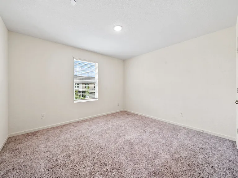 233 Berthe Ct — Photo 37