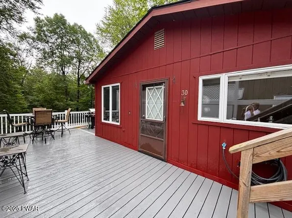 30 Bear Hill Rd, Lake Ariel, PA 18436