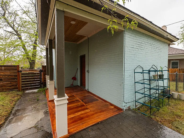 2660 Jefferson Ave — Photo 30
