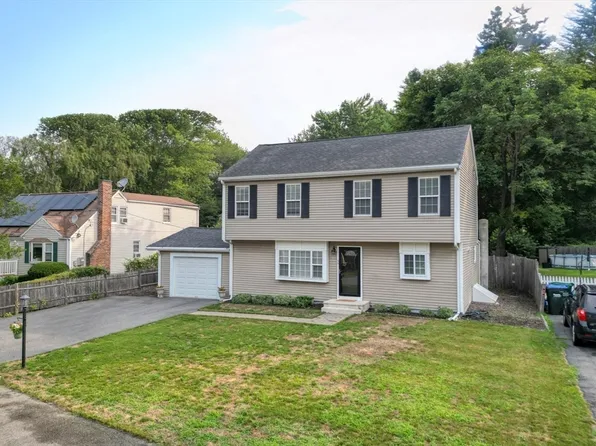 34 Reeds Ln, Holbrook, MA 02343