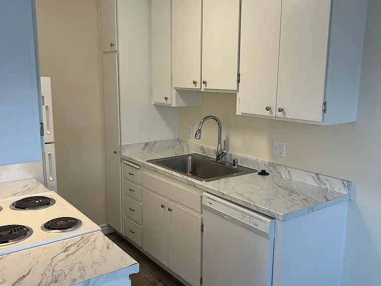 La Fuente Apartments — Photo 6