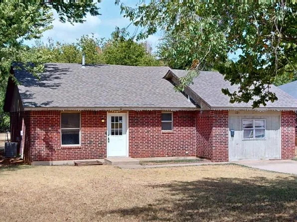 121 W Clegern Ave, Edmond, OK 73003