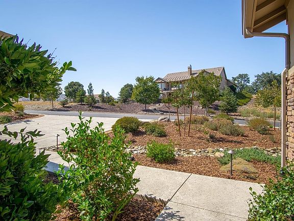 3rd image of 1801 Oak Creek Dr