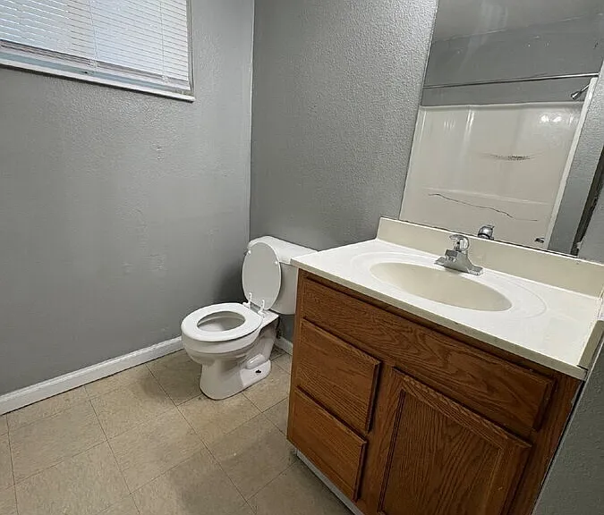 708 W Warren St — Photo 15