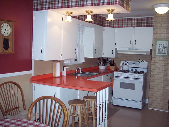 2nd image of 115 Atwood St