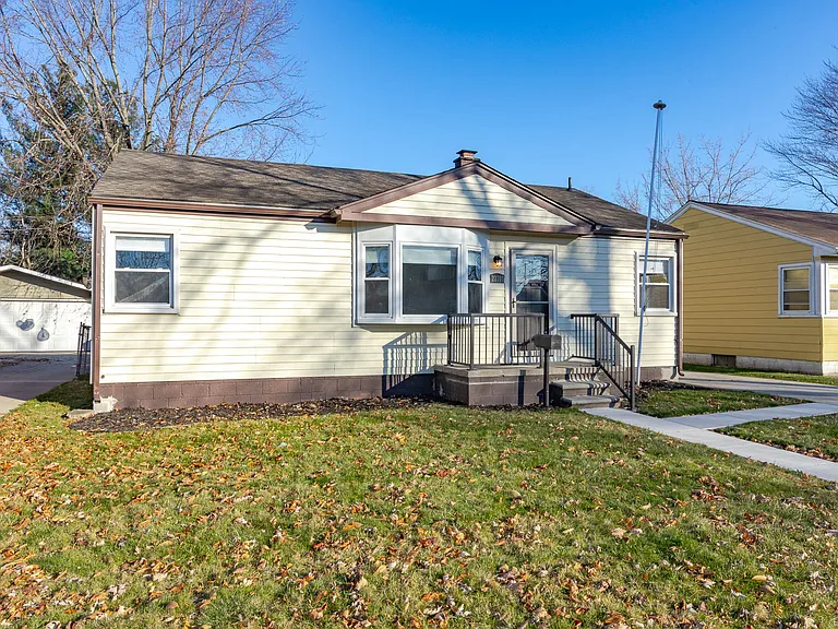 22705 Raymond St — Photo 16