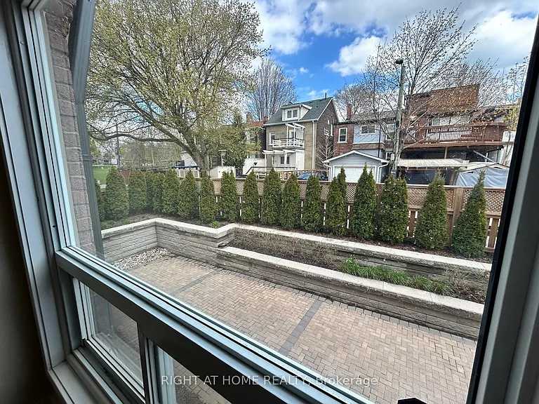 1666 Queen St E #2 — Photo 22