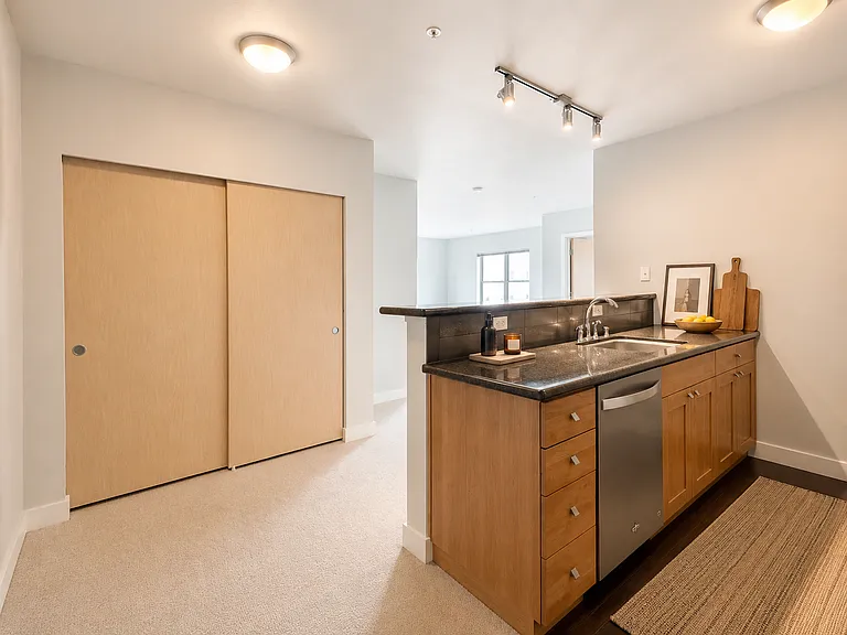 1620 Belmont Ave #525 — Photo 2