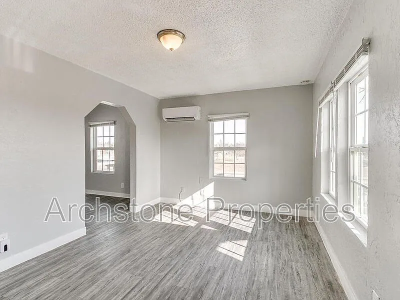 2 bed, 1.0 bath, 950 sqft, $945 — Photo 2