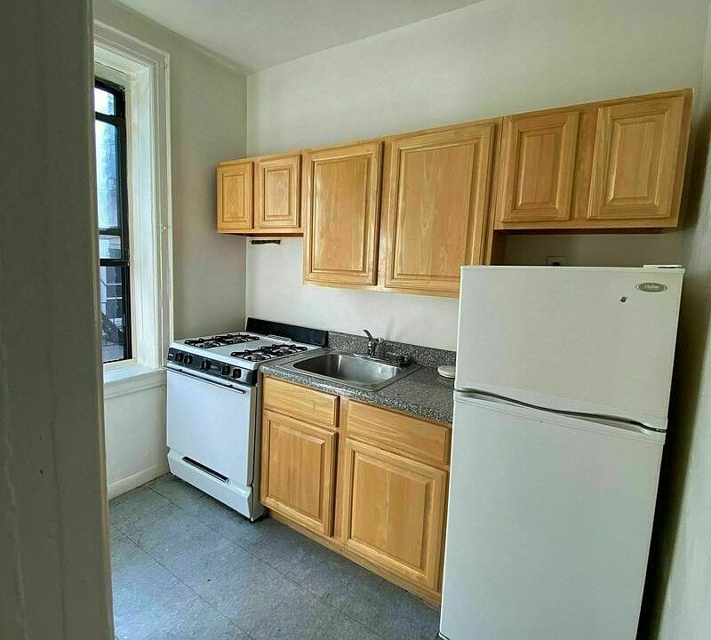 2nd image of 179 Gelston Ave #C1