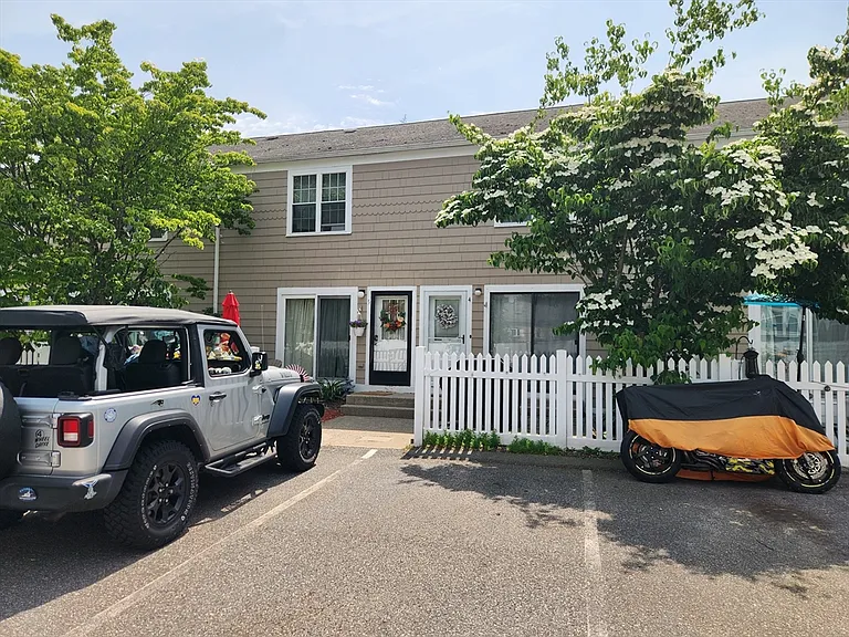 129 Lowell St #4 — Photo 36