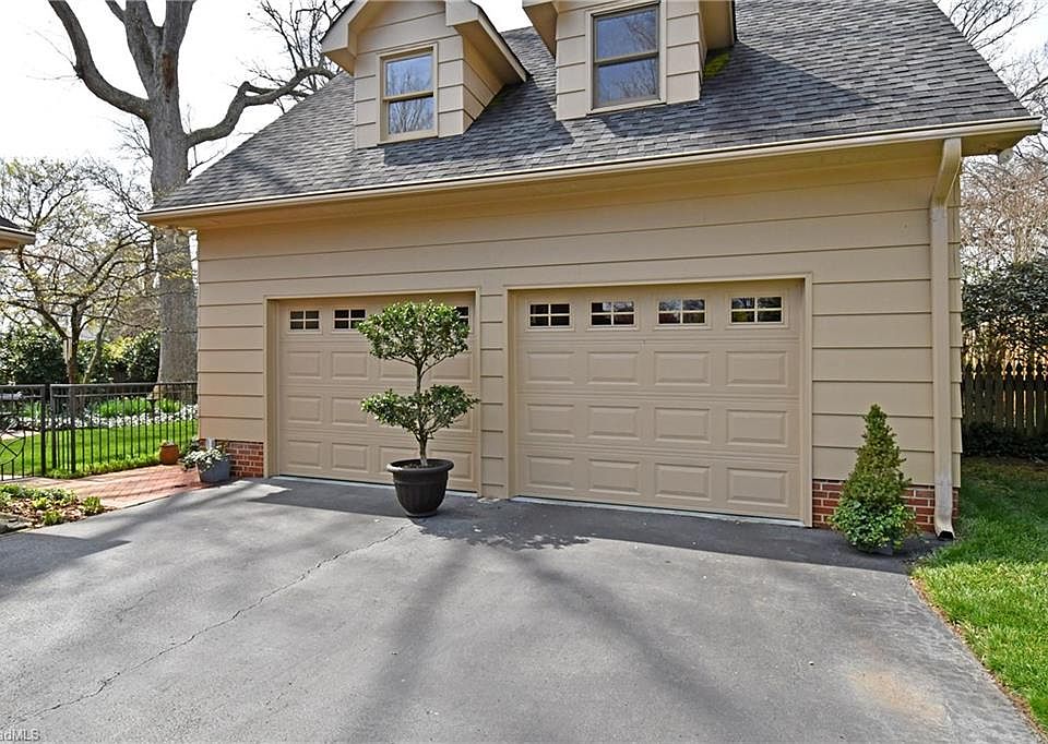 2nd image of 846 Arbor Rd