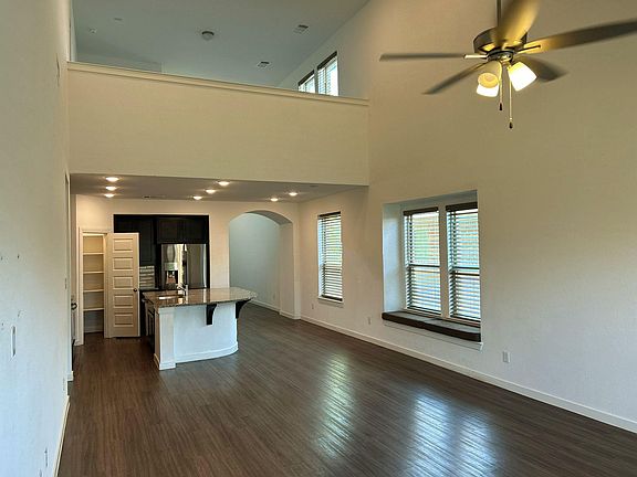 4th image of 3969 Chesapeake Ln
