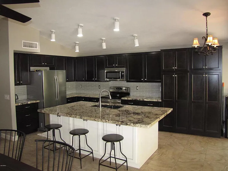 2891 S Los Altos Pl — Photo 3