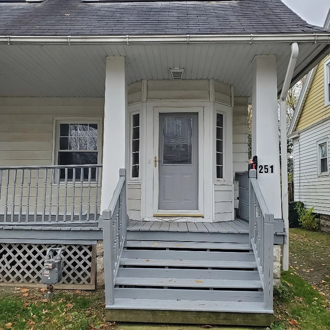 251 E Broad St photo 1
