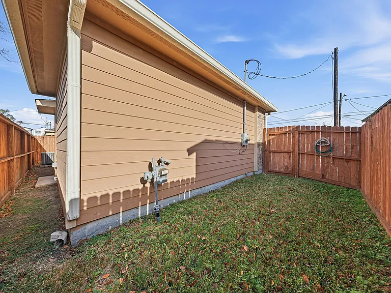 2906 Anita #B — Photo 8