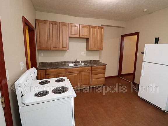 5th image of 910 & 912 N Tacoma Ave Unit 910