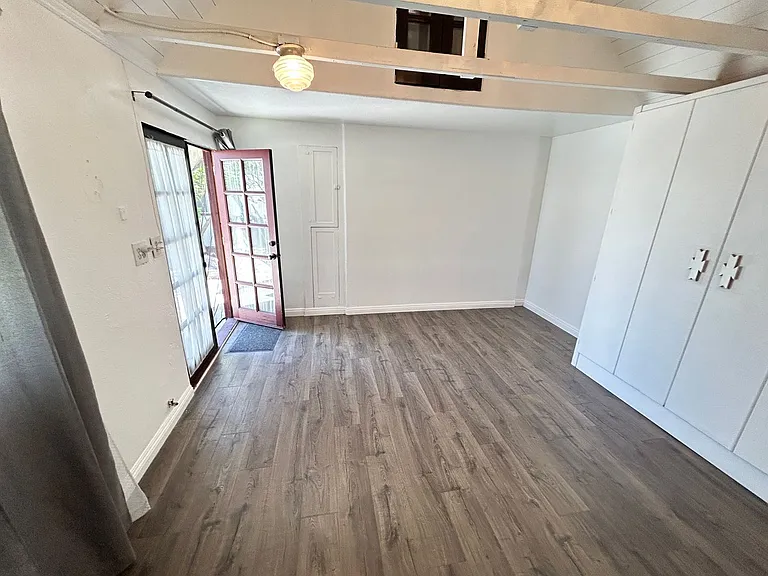 519 S Indiana St — Photo 27