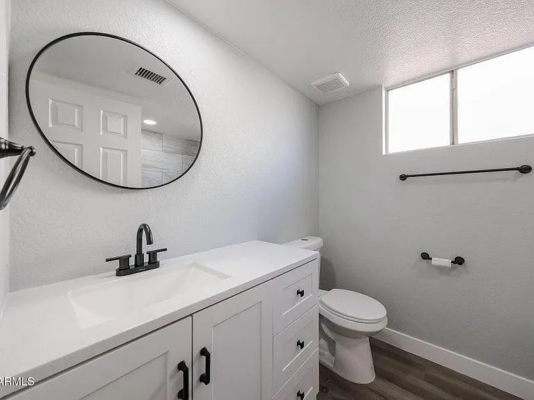 3951 E Waltann Ln — Photo 10