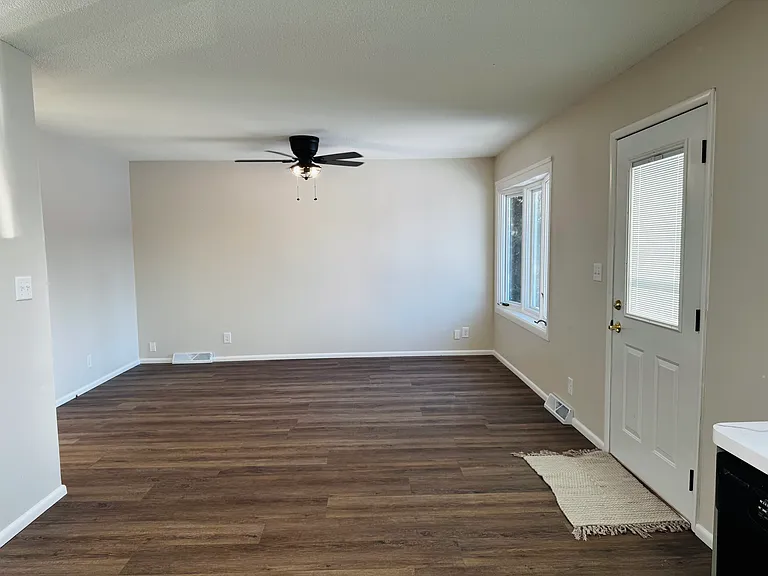 59 Fleetwood Rd NW — Photo 15