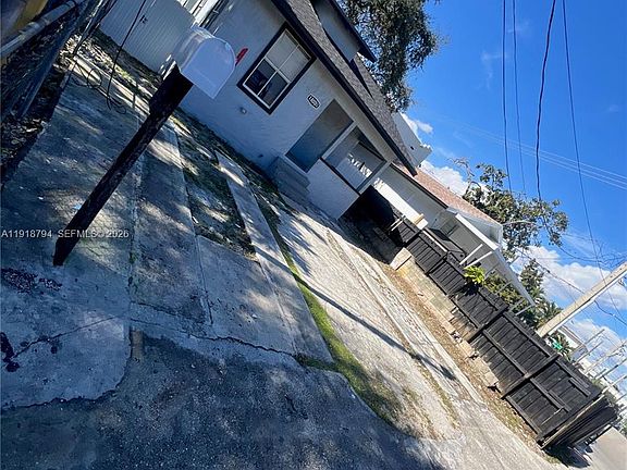 2nd image of 1800 SW 3rd St APT B