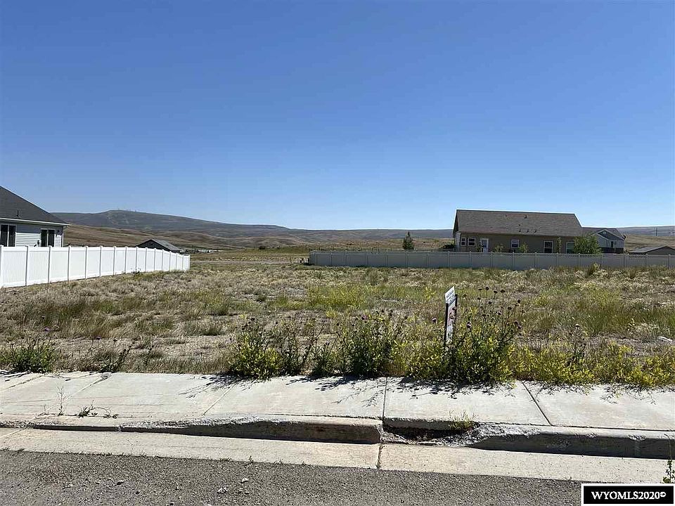 2nd image of 121 Blue Grass Ln