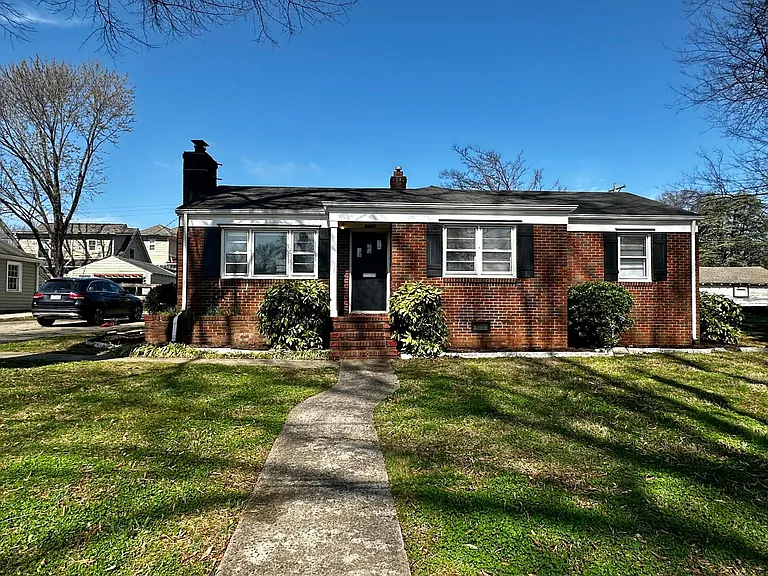 3415 Benard Ave — Photo 1