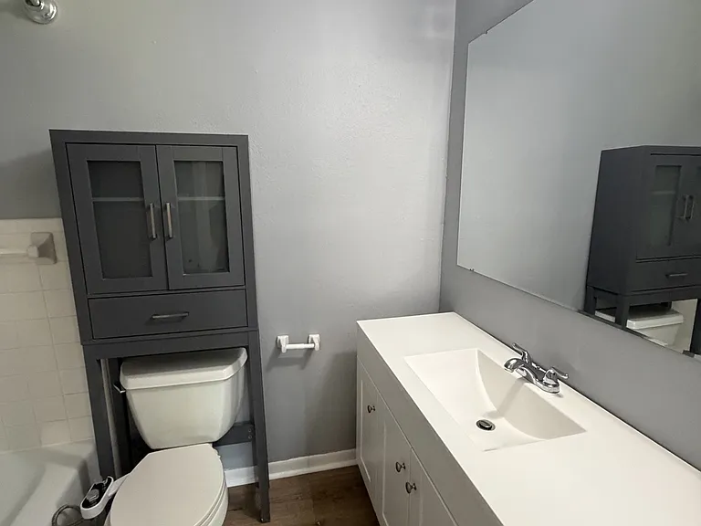 2807 W Chicago Ave — Photo 10
